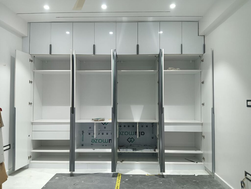 aluminum wardrobe 1